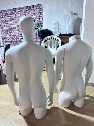 Manichini uomo bianchi