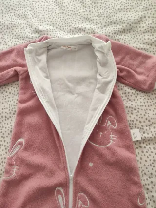 Saco de dormir rosa con conejitos