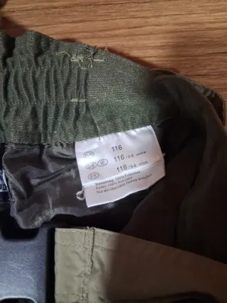 Mono de esquí rosa para niña y pantalón beige