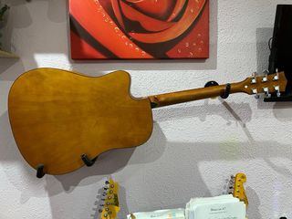 Guitarra Acústica Donner con funda y amplificador