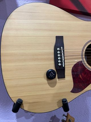 Guitarra Acústica Donner con funda y amplificador