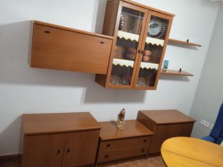 Vitrina de madera y cristal