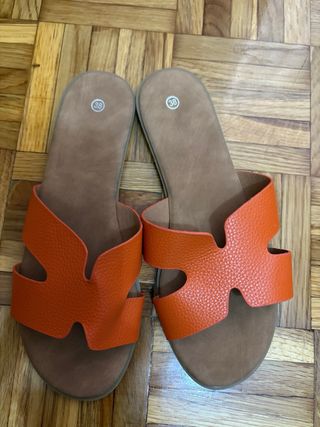 Sandalias planas naranja talla 38