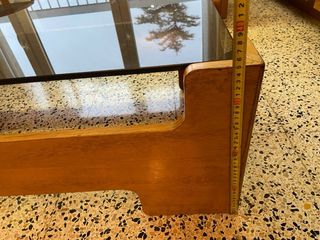 Mesa de centro de madera y cristal