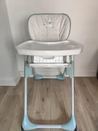 Trona plegable con mesita extraíble