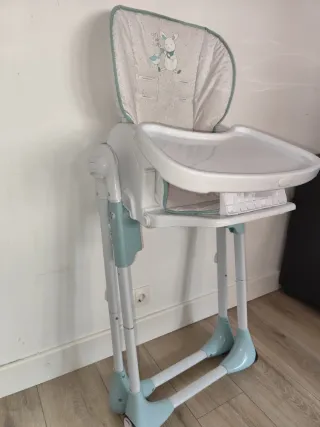 Trona plegable con mesita extraíble