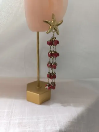 Pendientes estrella de mar con coral rojo
