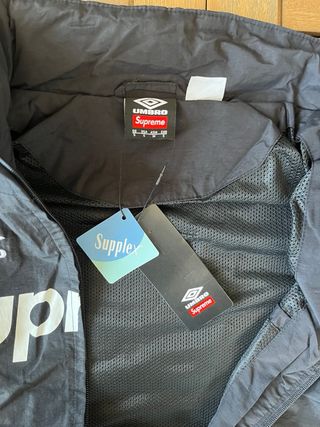 Cortavientos Supreme x Umbro Negro Blanco