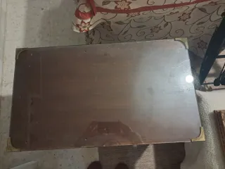 Mesa de caoba con tapa de cristal