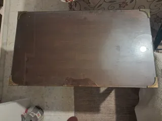 Mesa de caoba con tapa de cristal