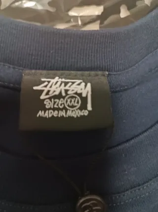 Camiseta Stussy, Classic Gear. Azul marino