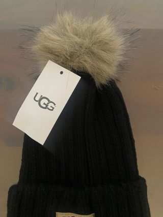 Gorro UGG Negro con pompón