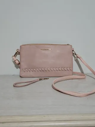 Bolso rosa con detalle trenzado
