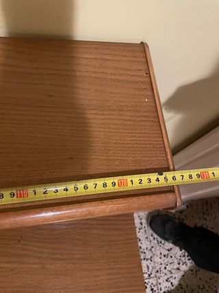 Cómoda de madera con cajones