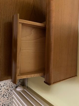 Cómoda de madera con cajones