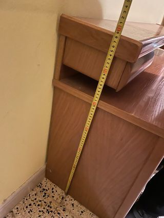 Cómoda de madera con cajones