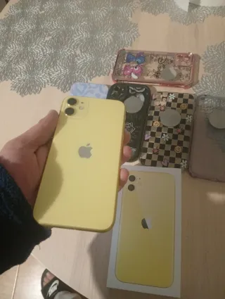iPhone 11 Amarillo 128gb