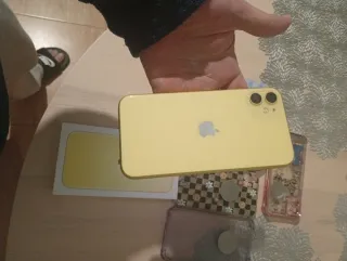 iPhone 11 Amarillo 128gb