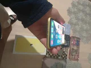 iPhone 11 Amarillo 128gb