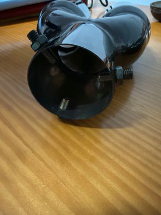 Colas de escape dobles negras