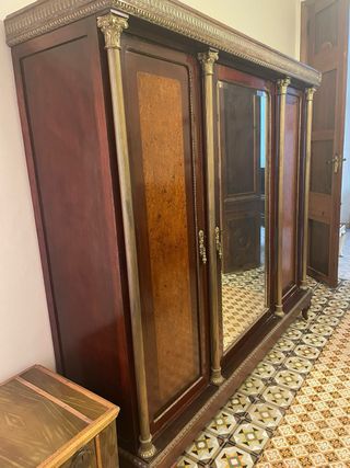 Armario antiguo madera con espejo