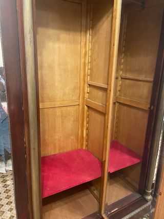 Armario antiguo madera con espejo