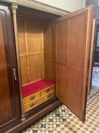 Armario antiguo madera con espejo