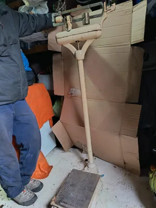 Báscula de farmacia antigua