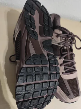 Nike Vomero 5 Talla 45.5 Beige Marrón