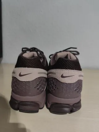 Nike Vomero 5 Talla 45.5 Beige Marrón