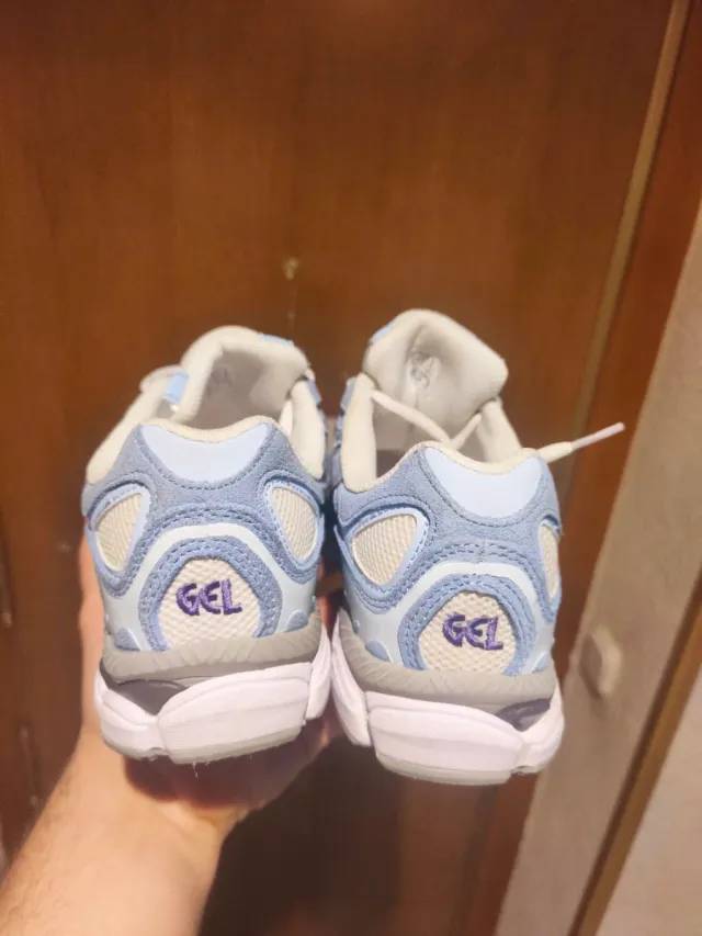 Zapatillas Asics Azul y Blanco