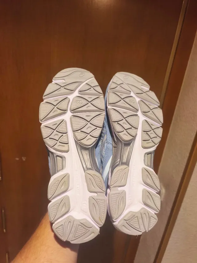 Zapatillas Asics Azul y Blanco