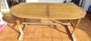 Mesa de madera extensible para terraza
