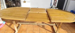 Mesa de madera extensible para terraza