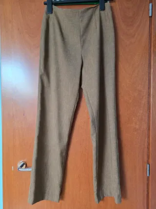 Traje de chaqueta y pantalón marrón