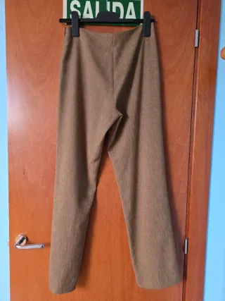 Traje de chaqueta y pantalón marrón