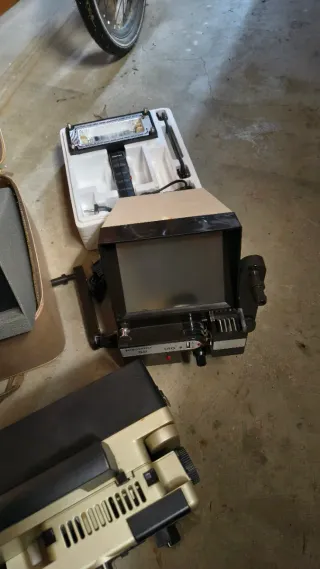 Lote Cinematografía Vintage: Proyector y Accesorio