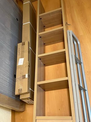 Estantería de madera