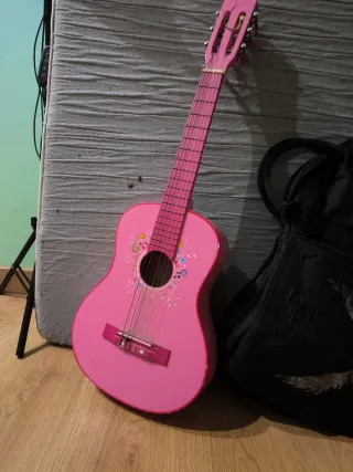 Guitarra rosa para niña