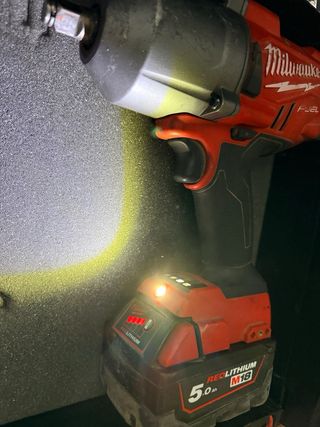 Pistola de impacto Milwaukee M18 FUEL