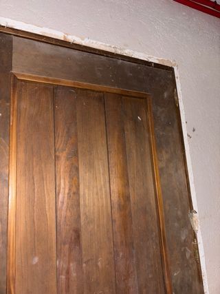 Puerta de madera maciza