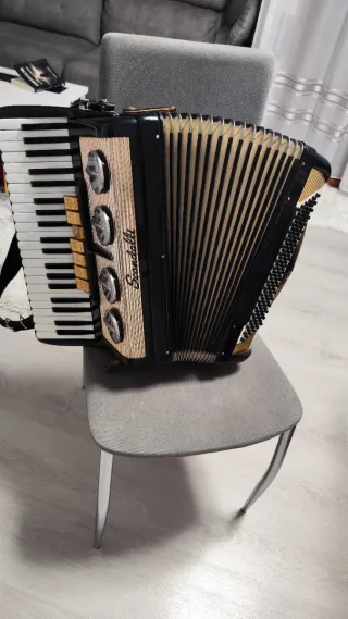 Acordeón Scandalli Negro