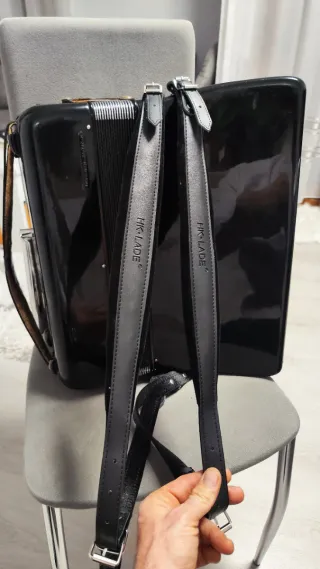 Acordeón Scandalli Negro