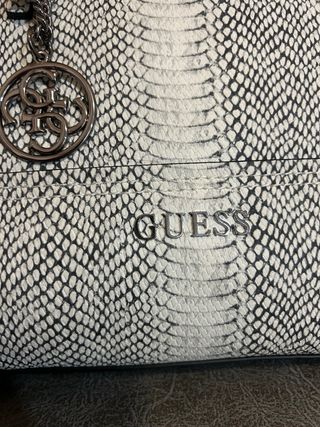 Bolso Guess estampado piel serpiente