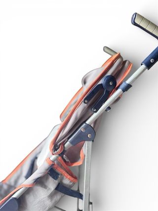 Passeggino leggero grigio con cappottina