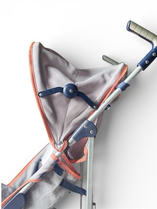 Passeggino leggero grigio con cappottina