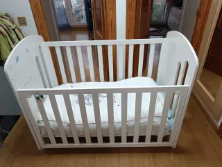 Cuna blanca para bebé