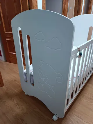 Cuna blanca para bebé