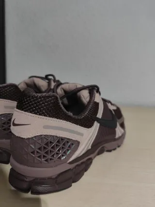 Nike Vomero 5 Beige/Marrón Talla 45.5