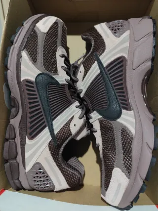 Nike Vomero 5 Beige/Marrón Talla 45.5